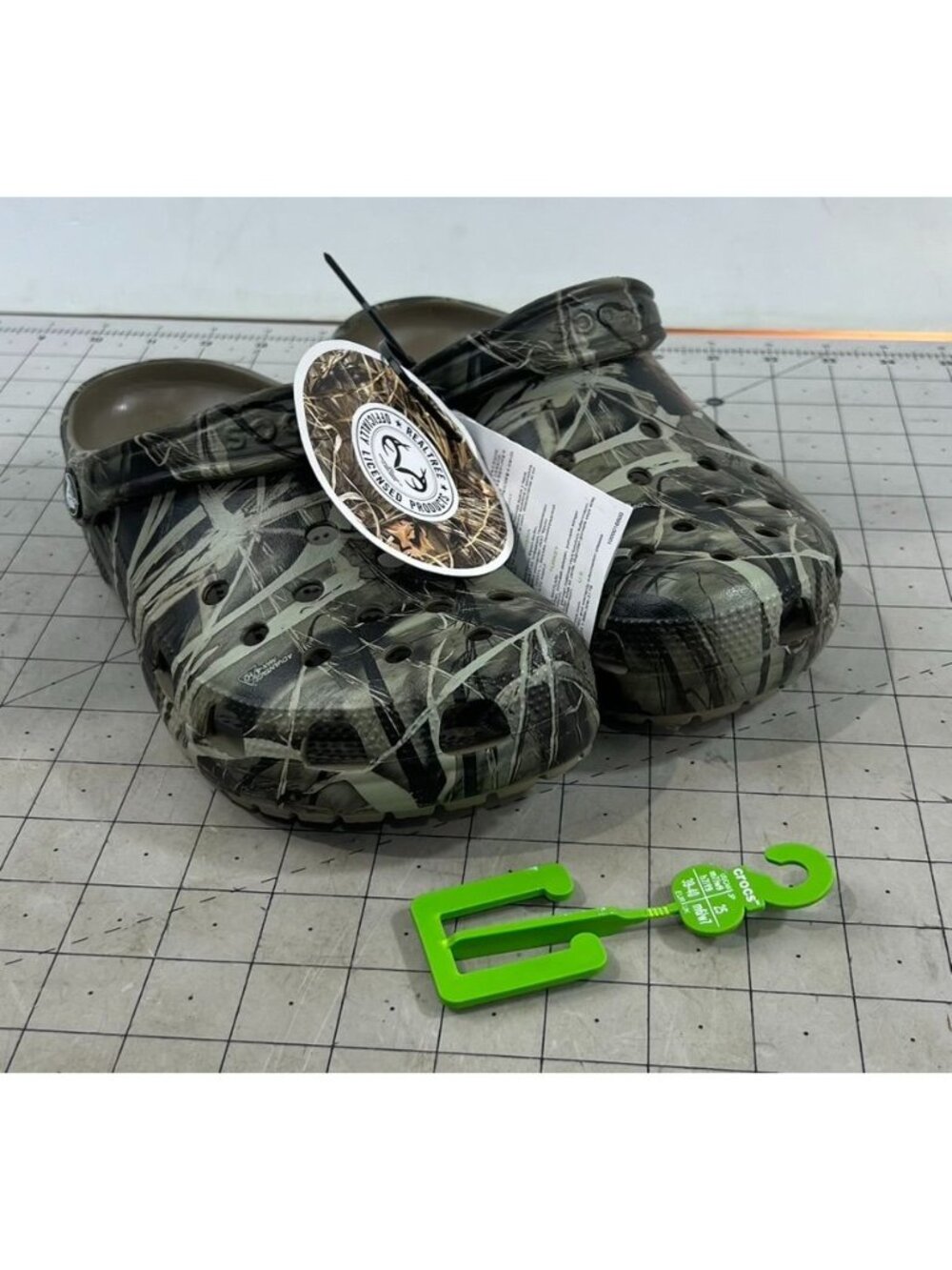 Crocs Realtree Camo Classic Clogs Men’s 7 Women’s 9 Lightweight Slip-On Shoes